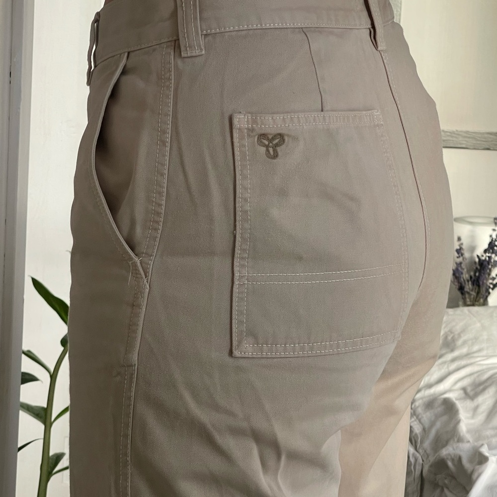 Aritzia TNA Beige Utility Pants | 100% Cotton | Size 8 | Repairable Pocket